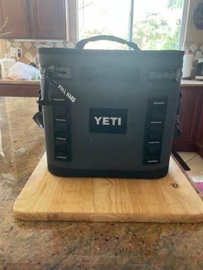 Brand New with Tags……Yeti Hopper Flip 8 soft cooler