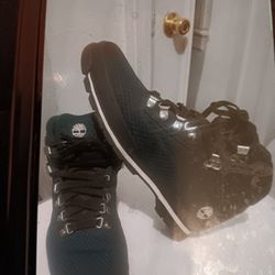 TIMBERLAND HIKING BOOTS (NEW)