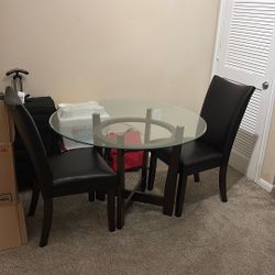 DINING TABLE w 2 chairs