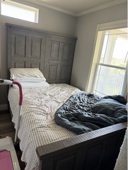 queen bedframe
