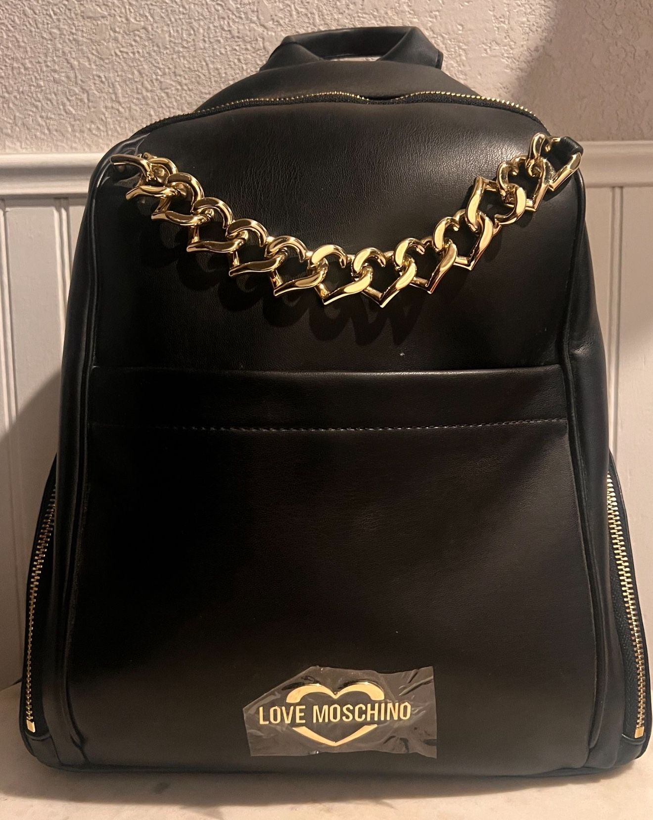 Love Moschino Black Backpack w/ Gold Heart Chain Borsa Pu Nero.
