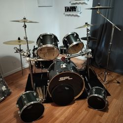 Drums W/ Rack And Cymbals