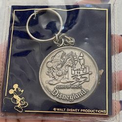 VINTAGE WALT DISNEY PRODUCTIONS DISNEYLAND 35 YRS OF MAGIC 1(contact info removed) HAPPIEST PLACE ON EARTH COIN KEYCHAIN