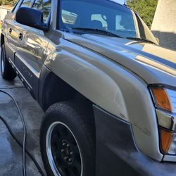 2005 Chevy AVALANCHE Z71 4x4
