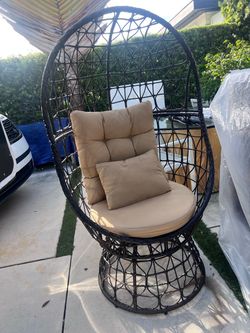 Modern Wicker Egg Chair with Cushions –