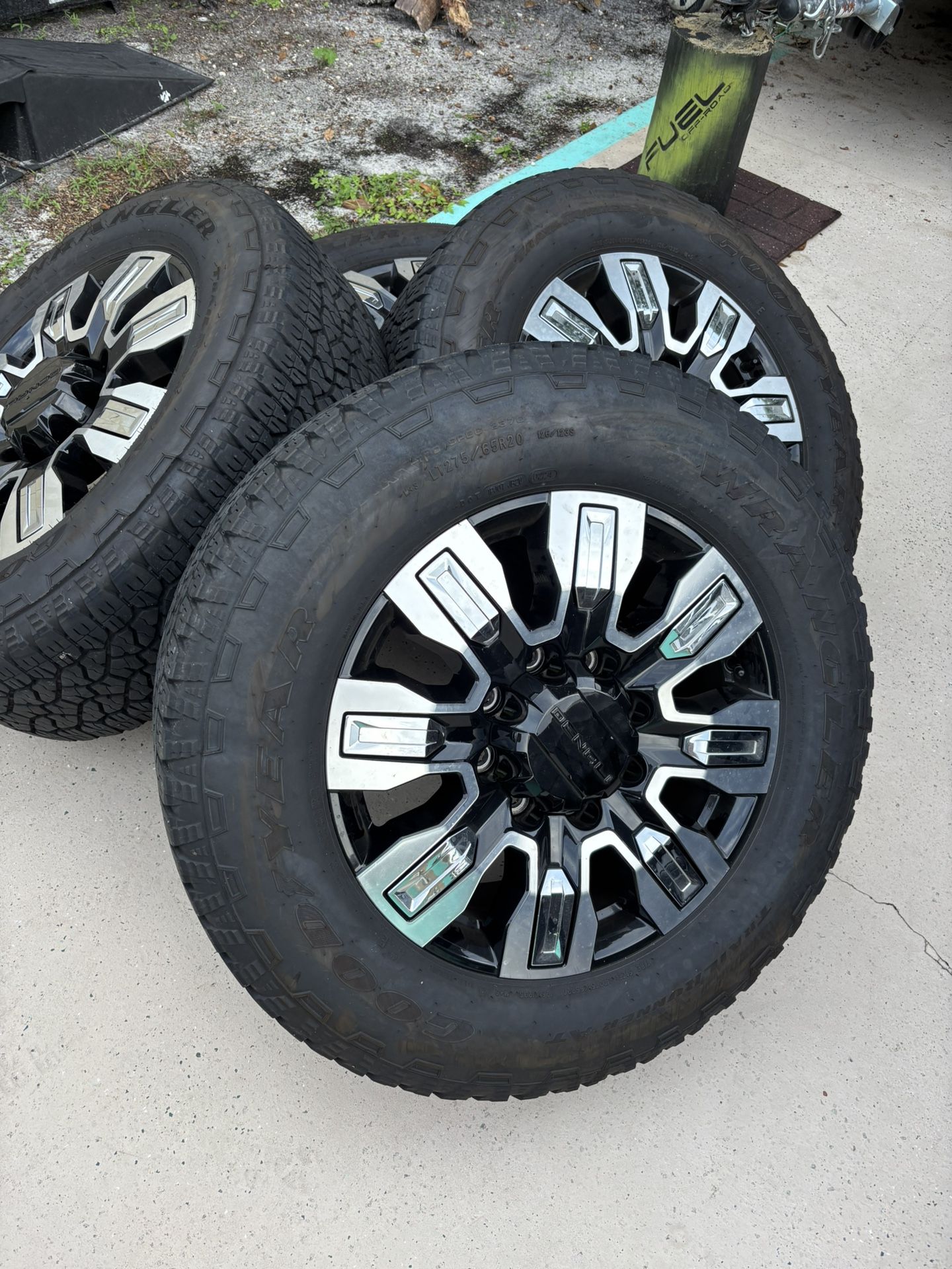 20” Denali 2500 Wheels And Tires