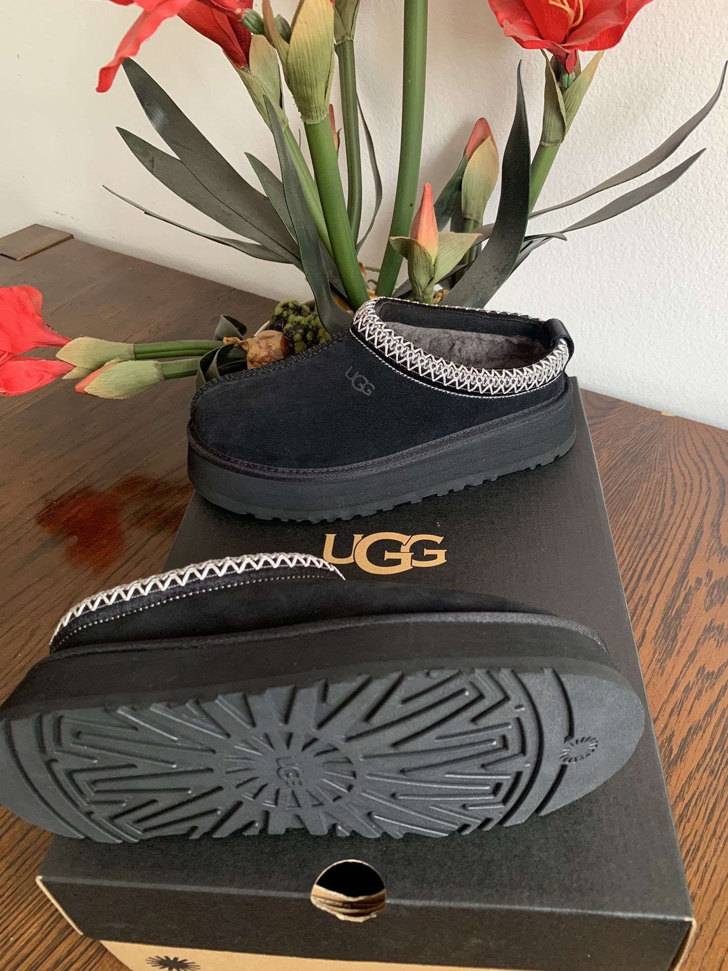Women Size:7 New UGG Platform Tasman Slippers Talla:7 Pantuflas UGG Nuevas De Plataforma $120.** 🏠Oxnard, California 93033 🖤Cash or ZELLE🖤