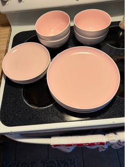 Pink & white dish set