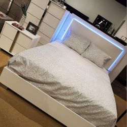 ✨️4pc Queen, King Bedrooms ✨️ Furniture Sectionals, Dining Avail