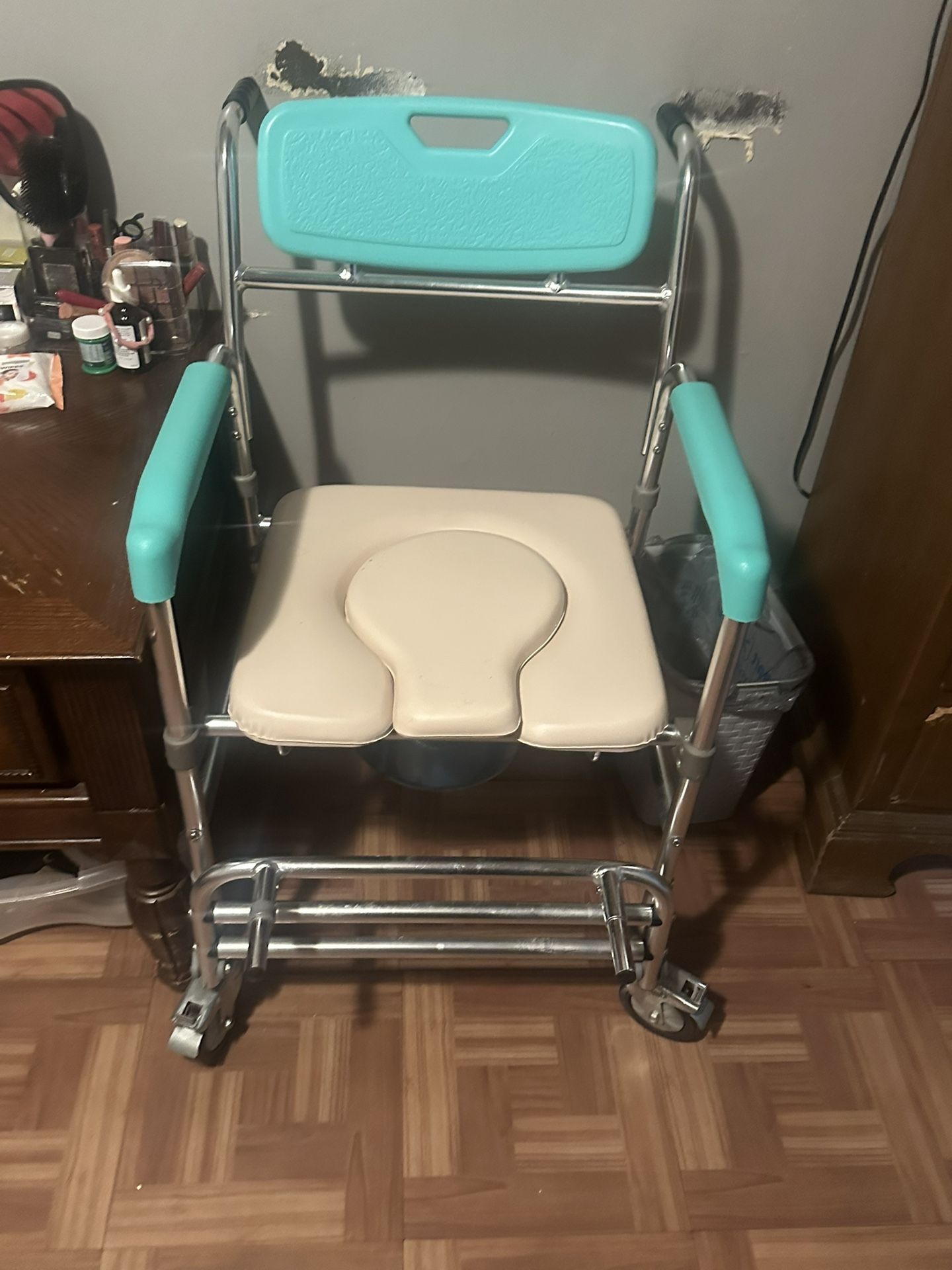Shower Commode Rolling Chair With  Arm And Foot rest And Brakes