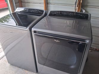 Matching  whirlpool cabrio set 2 year  old