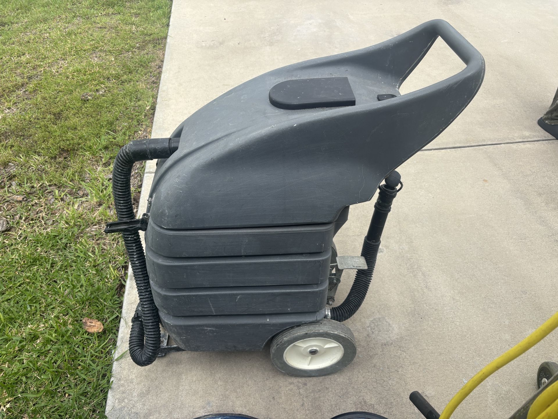 Commercial Carpet Cleaner (Wet/Dry Vac)