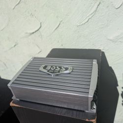 Boss Audio Amplifier 