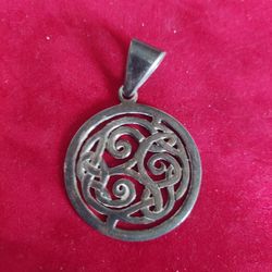 Sterling Silver Slipada Celtic Knot Necklace Pendant