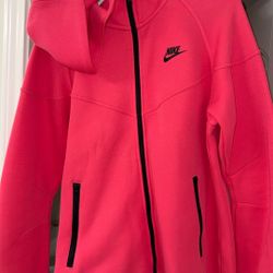Women’s Nike tech Jacket - Sz Medium- Brand New