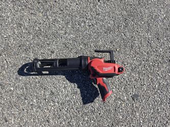 Milwaukee M12 Cordless Caulk and Adhesive Gun