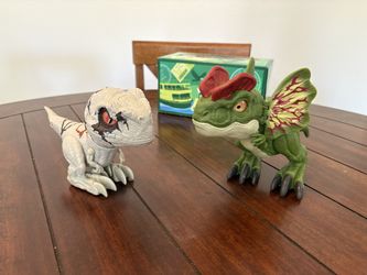 Dinosaur roar figure toys (battery operated)