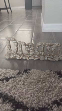 ‘Dream’ shell decor