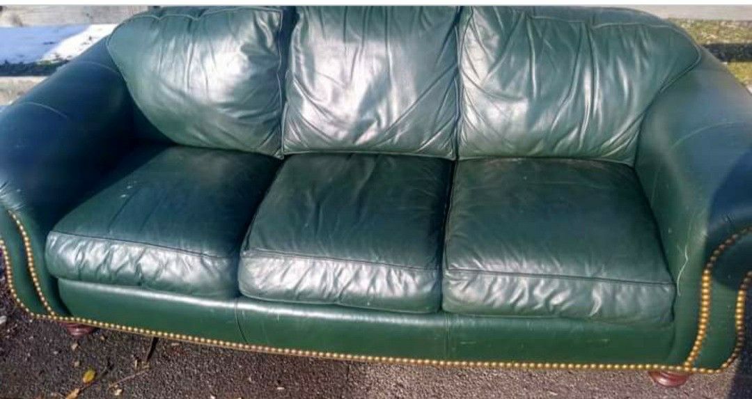 Hunter Green Leather Couch for Sale in Bedford, OH OfferUp
