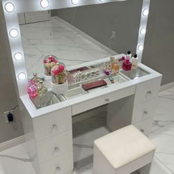 White Vanity W Bench 