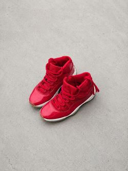 Jordan Air Jordan 11 Unisex High Top Lace-Up Sneaker Red/White 7.5