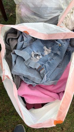 3 bolsas de ropa de mujer blusas vestidos pantalones shorts SyM perfecto estado mucha ropa $25 toda