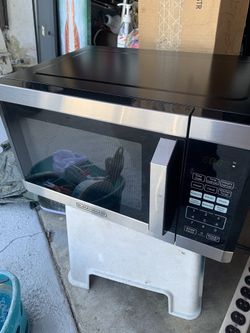 Black And Decker Microwave . Like New Used Few Times. Reduced From $40