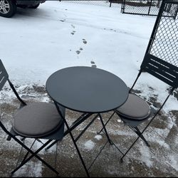 Folding outdoor set x3 – 2 chairs + black table / Set plegable de exterior x3 – 2 sillas + mesa negra