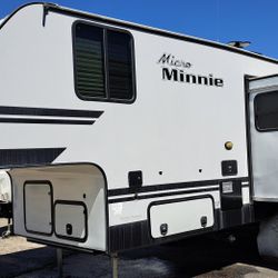 Winnebago 2405rg 5th Wheel