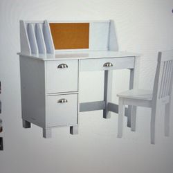 Kidkraft Study white desk With Bulletin board -used In Good Condition