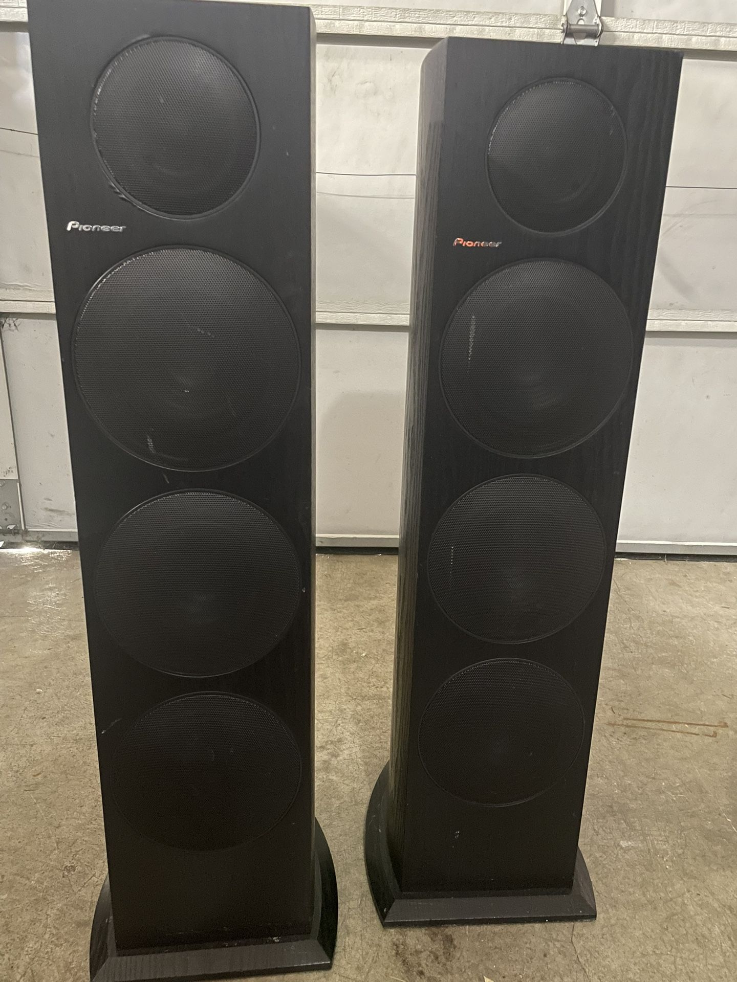 Pioneer tower speakers