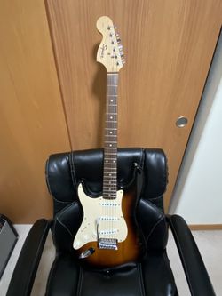 2  LIFT HAND Guitars And Amp. 