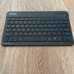Attach Bluetooth gaming keyboard charger included