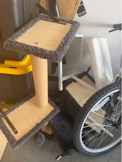 Cat play yard for wall