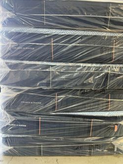 King Mattress Stearns & Foster Lux Estate Hybrid and Pilllowtops
