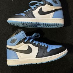 UNC Jordan 1s size 8.5 men