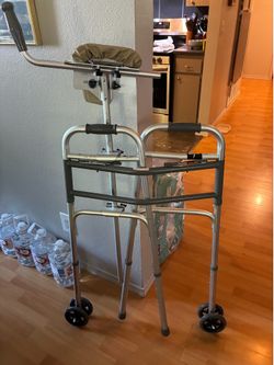 Walker with removable wrist attachment