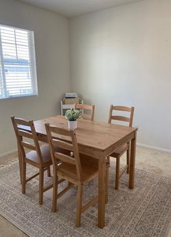 Table 4 chairs