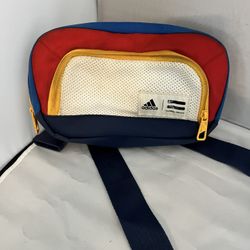 ADIDAS X PHARRELL WILLIAMS NEW YORK BELT PACK (WHITE / CHALK WHITE / DARK BLUE / SCARLET)Fanny pack