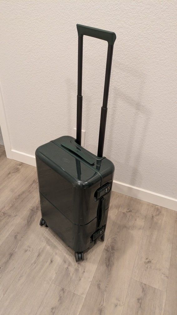 Free Roller Carry-on Suitcase (Damaged But Still Functional)