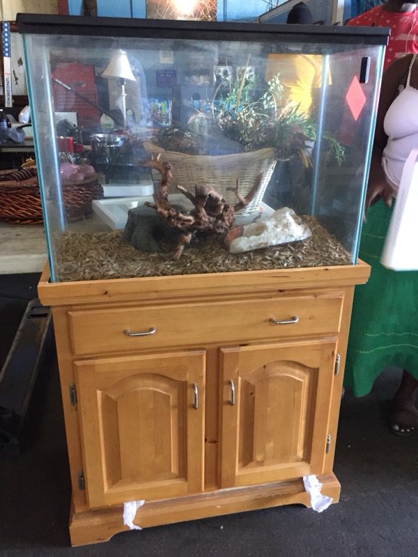 Fish/reptile tank for sale! Need gone ASAP