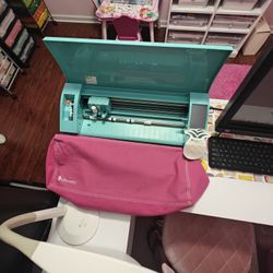 Cameo 3 +Accessories, + Storage Containers, Storage Shelf, And A lot Of Stuff For Crafts 