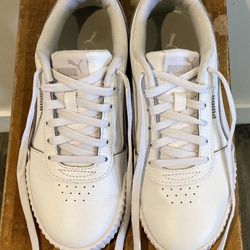 PUMA  Women's Carina Sneaker SIZE 7.5  IN GOOD CONDITION!