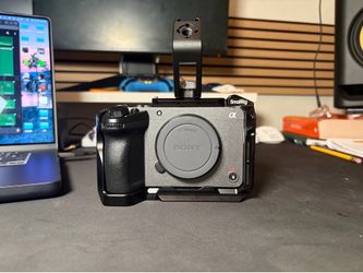 Sony FX30 cinemaline camera / with cage & handle