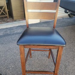 4 Bar Stools Excellent Condition 24"