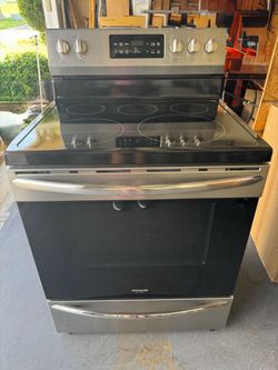 Frigidaire Gallery Electric Range Used