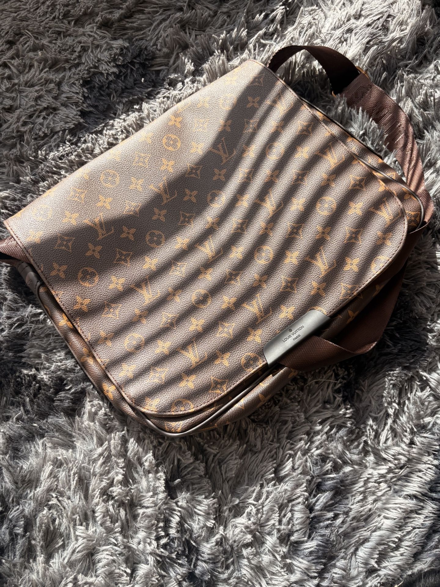 LV shoulder Bag