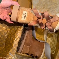 WOMENS UGGS K BAILEY BOW SIZE 4W 