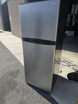 Haier
9.8 cu. ft. Top Freezer Refrigerator in Stainless Steel