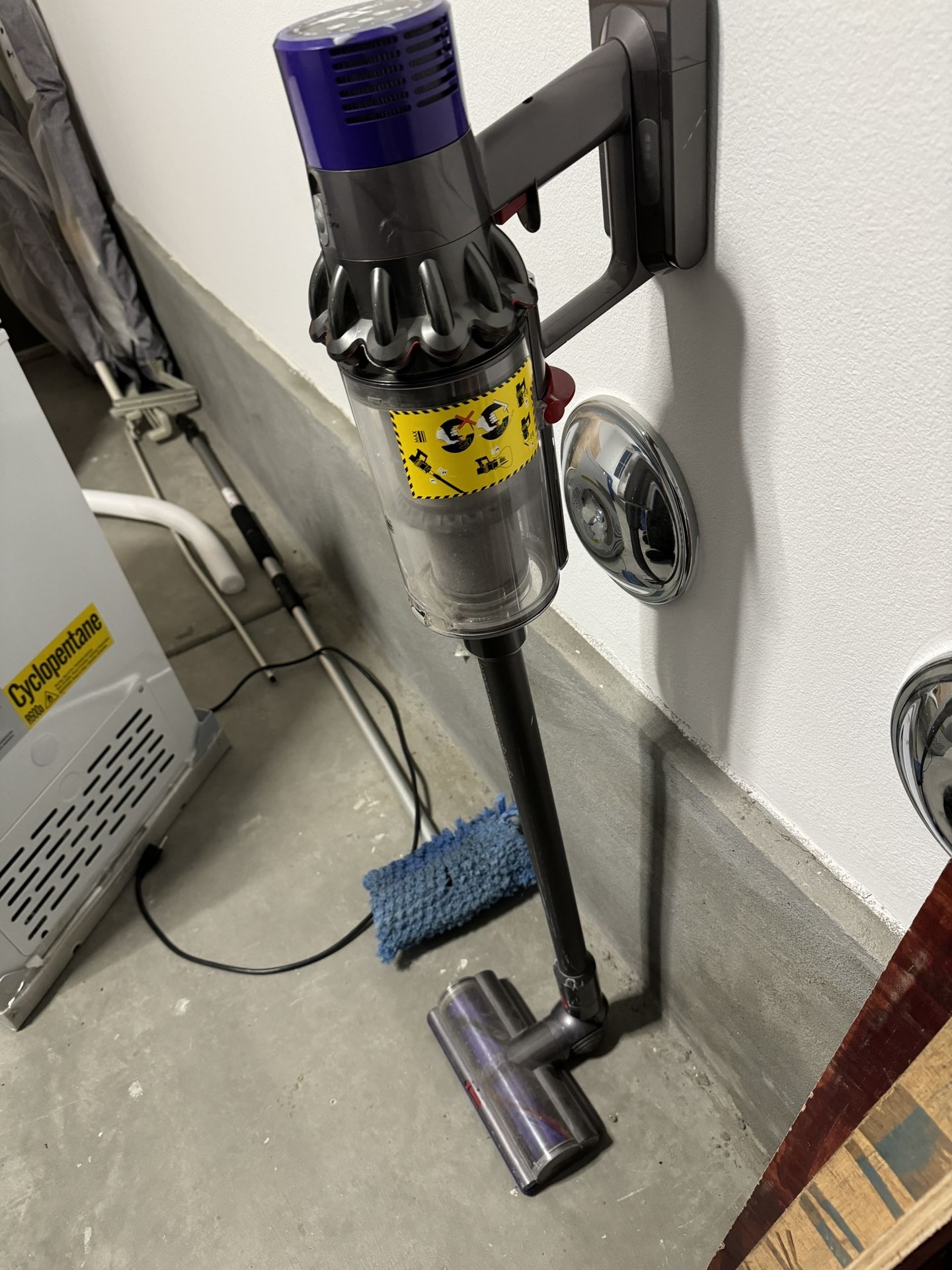 Dyson Vacuum for Sale in Los Angeles, CA OfferUp